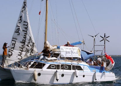 Los activistas judíos, a bordo del catamarán <i>Irene</i> rumbo a Gaza.