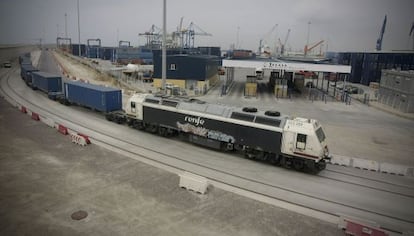 Tren de mercancías en el puerto de Castellón.