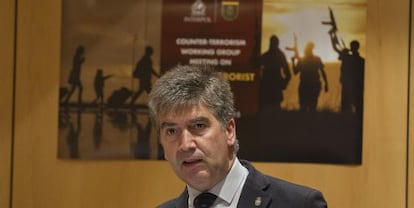 El director general de la policía, Ignacio Cosidó, en la clausura en Sevilla del encuentro sobre combatientes terroristas extranjeros.