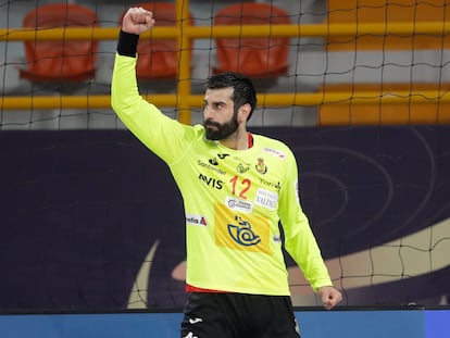 Rodrigo Corrales celebra una parada contra Noruega.