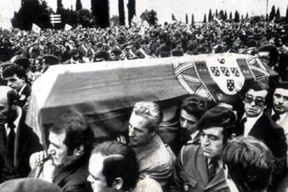 Multitudinario entierro del líder de la derecha portuguesa el 6 de diciembre de 1980.