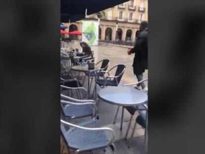 El autor del ataque, vinculado a la ultraderecha, golpeó a una persona en la Plaza Nueva
