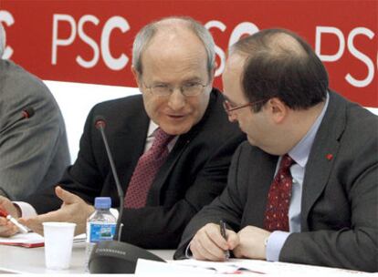 El presidente de la Generalitat, José Montilla, y Miquel Iceta, ayer en la Ejecutiva del PSC.