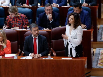 La presidenta de la Comunidad de Madrid, Isabel Díaz Ayuso, interviene este partes en el pleno que celebra la Asamblea.