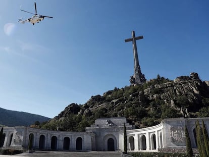 A helicopter carrying Francisco Franco's coffin leaves the Valley of the Fallen.