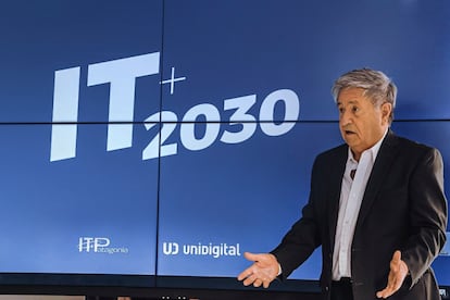 El expresidente Eduardo Duhalde participa de un evento empresarial el 22 de julio de 2020.