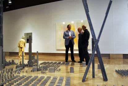 Exposición de la CAM de obra de Miquel Navarro.