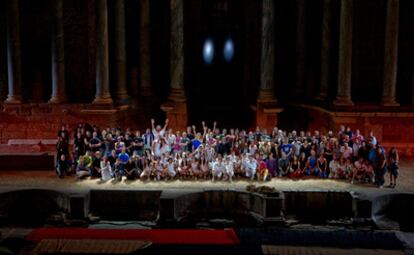 Imagen de la asamblea que celebraron en el teatro emeritense los perjudicados por los impagos el 8 de agosto de 2011.