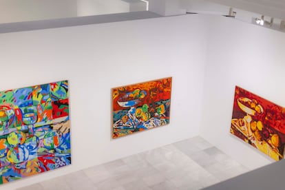 Obra expuesta del pintor Alfredo Alcain en la Sala Alcalá 31, Madrid.