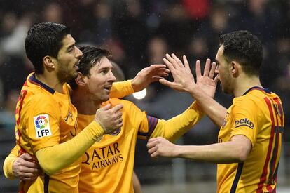 Messi celebra un gol amb Suárez i Munir.