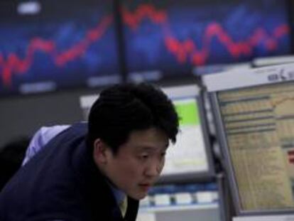 El Kospi cae 9,37 puntos, el 0,47 por ciento, hasta 1.969,19 puntos. EFE/Archivo
