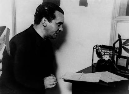 Federico García Lorca en una audición en Radio Stentor durante su estancia en Buenos Aires en 1933.
