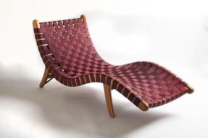 El Chaise Alacrán de Michael van Beuren, Klaus Grabe, y Morley Webb. Es una edición de 2012 pero el diseño original es de 1940. Está hecho de madera y palma. Pertenece a una colección privada.