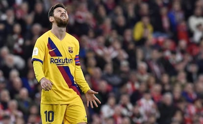 Messi se lamenta tras fallar una ocasión ante el Athletic, el jueves en San Mamés.