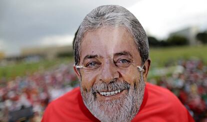Apoiador de Lula, em ato nesta quarta em Brasília.