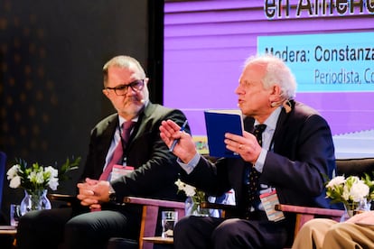 Carlos Gabas, exministro de Desarrollo de Brasil y Carlos Malamud, catedrático del Real Instituto El Cano durante la conversación sobre los nuevos modelos de desarrollo en América Latina.