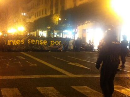 La manifestación a su paso por la calle de Colón, en Valencia.