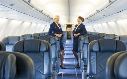 Azafatas de Ryanair en el Boeing que la compañía alquila.