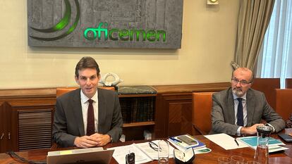 El presidente de Oficemen, Alan Svaiter, y el director general de la patronal cementera, Aniceto Zaragoza.