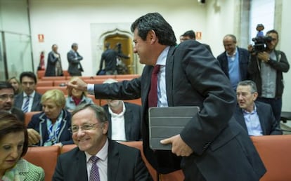 El vicepresidente José Ciscar y el consejero de Hacienda, Juan Carlos Moragues, ayer.