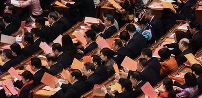 Decenas de delegados en el Congreso del PCCh, este domingo en Pekín.