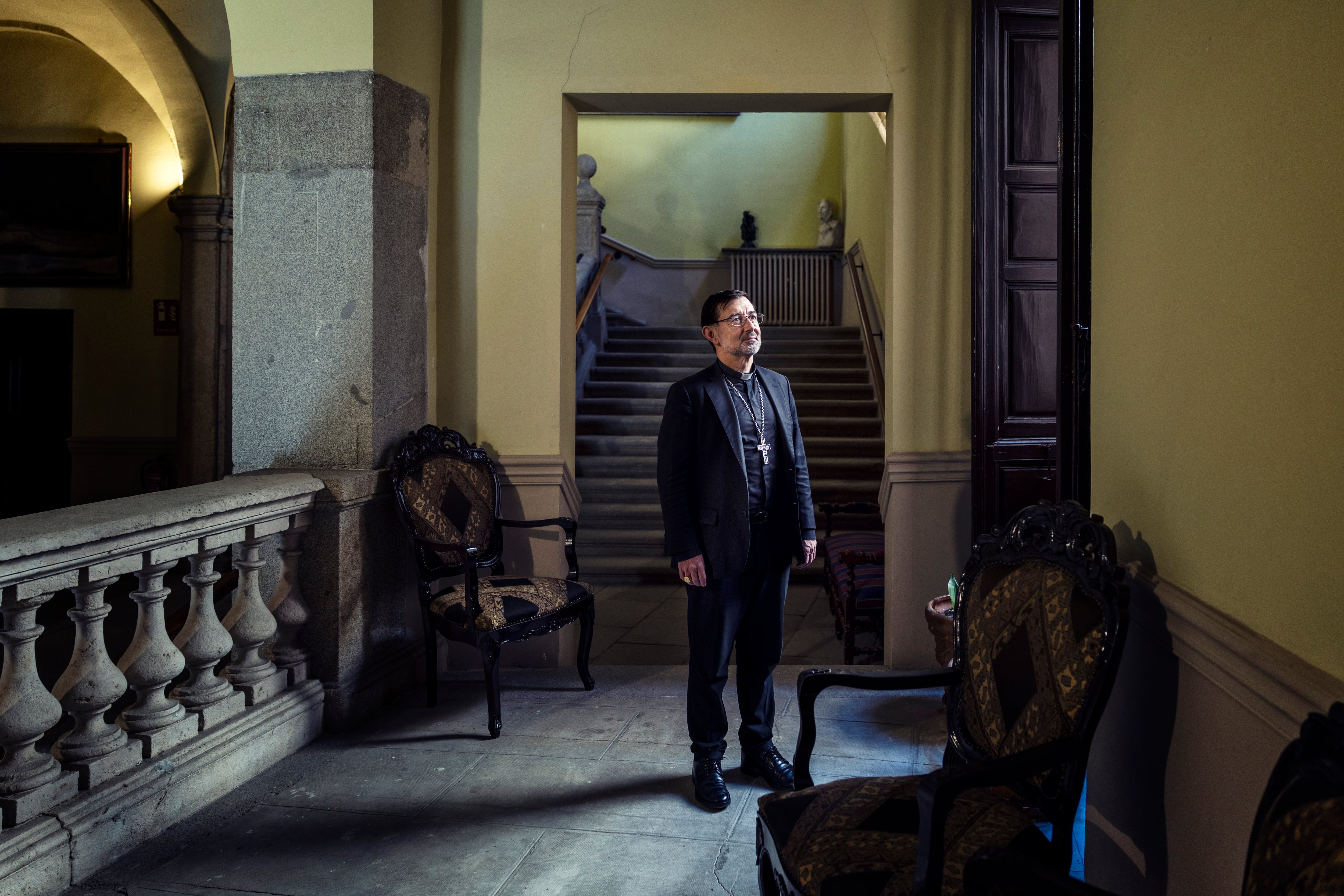 El cardenal José Cobo, arzobispo de Madrid, durante una entrevista con EL PAÍS en el archivo diocesano.