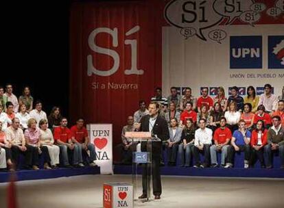 Mariano Rajoy durante su intervención en el acto electoral de UPN celebrado en Pamplona