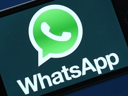 Cómo leer y contestar tus mensajes de WhatsApp sin tener que desbloquear el móvil