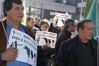 Protesta del Sindicato Labrego Galego frente a la consellería de Medio Rural.