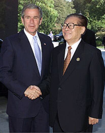 George W. Bush y Jiang Zemin,  hoy en Shanghai.