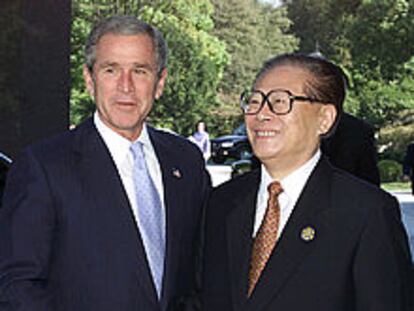 George W. Bush y Jiang Zemin,  hoy en Shanghai.