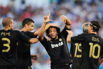Los jugadores del Real Madrid celebrando el tercer gol del equipo.