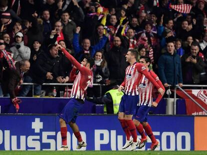 Diego Costa celebra su gol al Barcelona.