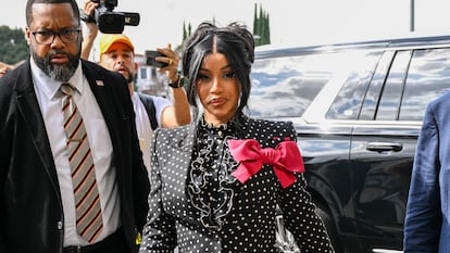 La cantante Cardi B saliendo del Tribunal de Los Ángeles el 2 de septiembre de 2025.