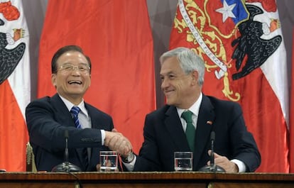 Wen y Piñera, el martes en Santiago.