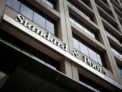 S&P advierte que la factura judicial de la banca seguirá “in crescendo”
