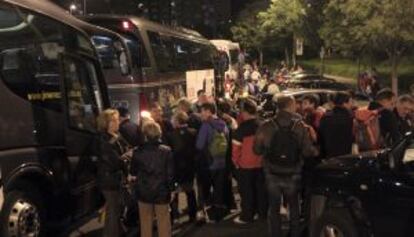 Aficionados del Atlético, antes de partir para Lisboa