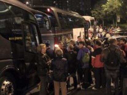 Aficionados del Atlético, antes de partir para Lisboa