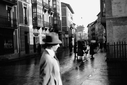 Fotografía sin título y sin fecha de José Manuel Aizpúrua tomada en Beasain, Guipúzcoa. Copia de 2004.