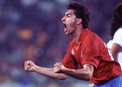 Míchel celebra el tercero de sus tres goles a Corea del Sur en Udine con su histórico grito de "me lo merezco" en la primera fase del Mundial de Italia 1990