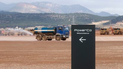 La primera piedra de la gigafactoría de baterías se puso el 17 de marzo, justo un año después de que el grupo Volkswagen anunciara la elección de Sagunto.