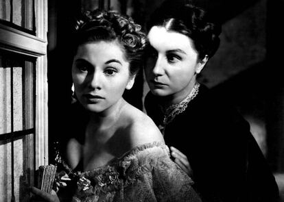 Joan Fontaine y Judith Anderson en 'Rebeca', la película de Hitchcock que podría considerarse la madre de todas la obsesiones cinematográficas.