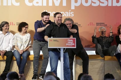 El presidente de ERC Oriol Junqueras, junto Gabriel Rufián y Joan Tardà.