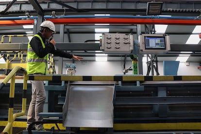 Instalaciones de la fábrica de Nissan en Cantabria, este jueves, en Los Corrales de Buelna (Cantabria).