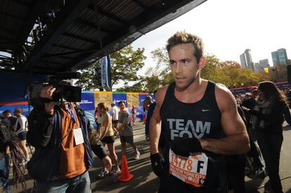 Ryan Reynolds, corriendo ante la atenta mirada de las cámaras en el maratón de 2008.