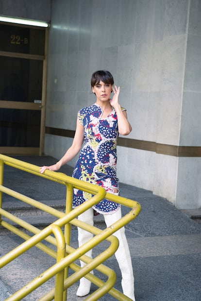 Belén Cuesta muestra las tendencias de moda de esta temporada. Aquí viste de Bottega Veneta.