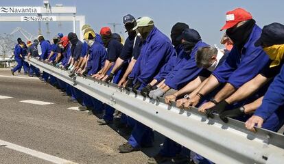 Trabajadores protestan en Cádiz. Andalucía es la comunidad con más desempleo.