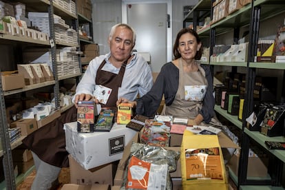 Miguel Fernández y Victoria de la Torre, fundadores del Club del Chocolate, que tiene tienda y almacén en Puçol (Valencia).