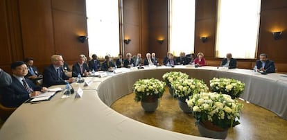 Los participantes en la reuni&oacute;n de Ginebra sobre el programa nuclear iran&iacute;.