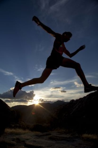 A runner training in La Pedriza.